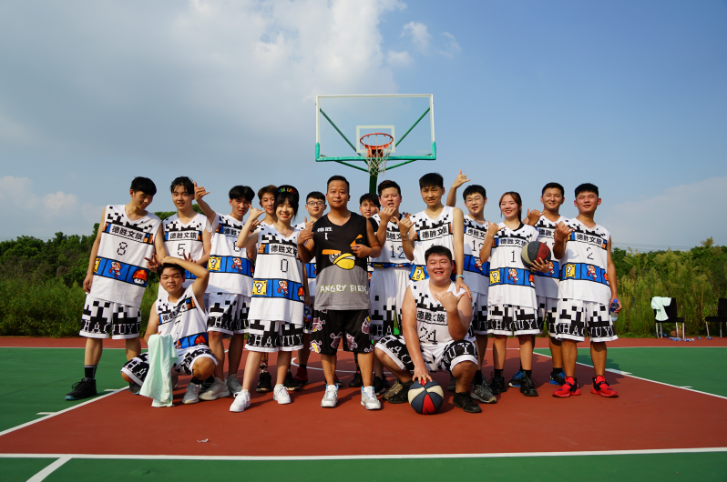 燃烧激情? 奋斗青春---校企合作篮球友谊赛