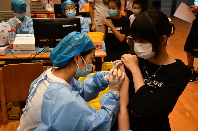 学校组织开展12-17周岁未成年学生疫苗接种工作