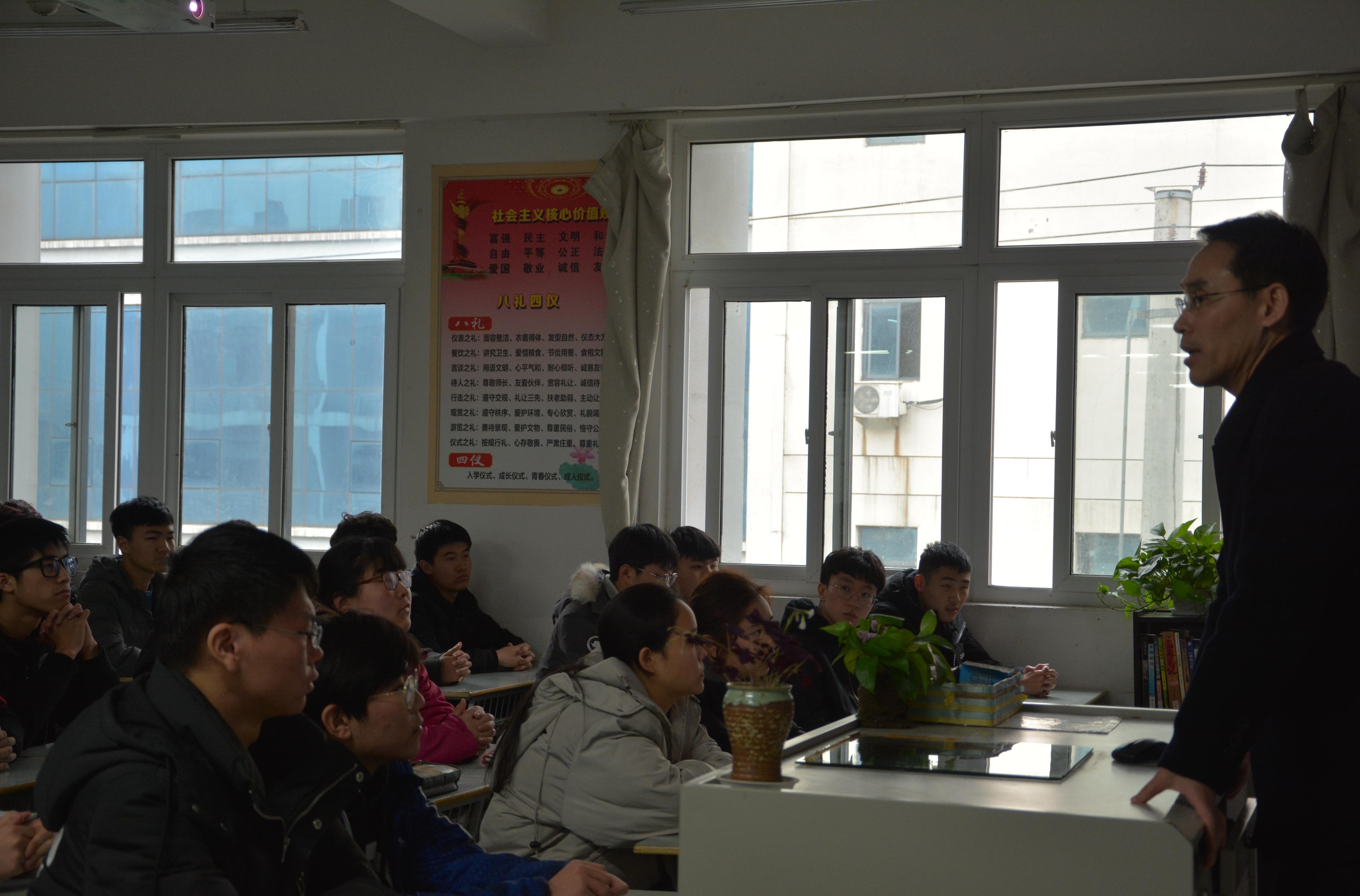 校长陆春其走进机电工程学院开展“党员下班级”活动