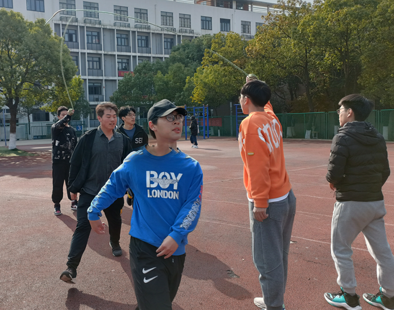 跃动青春亮新姿 绳采飞扬激活力