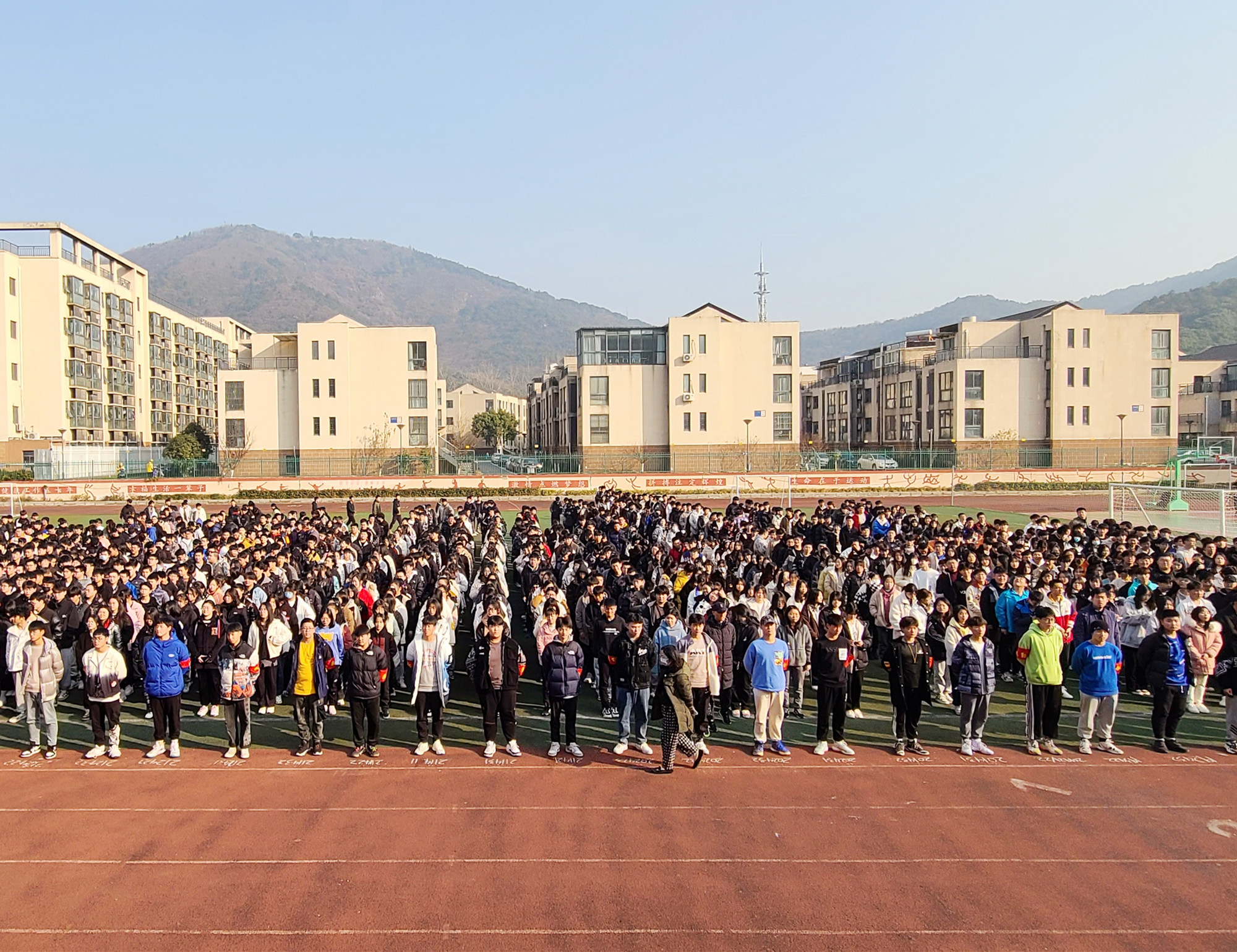 秉诚信之气  树优良考风