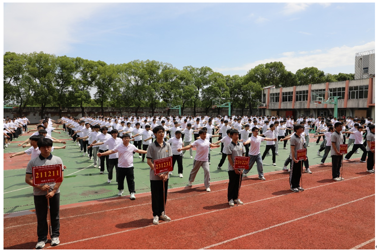每天锻炼一小时，健康工作 50 年，幸福生活一辈子 ---机械工程学院首届广播体操比赛