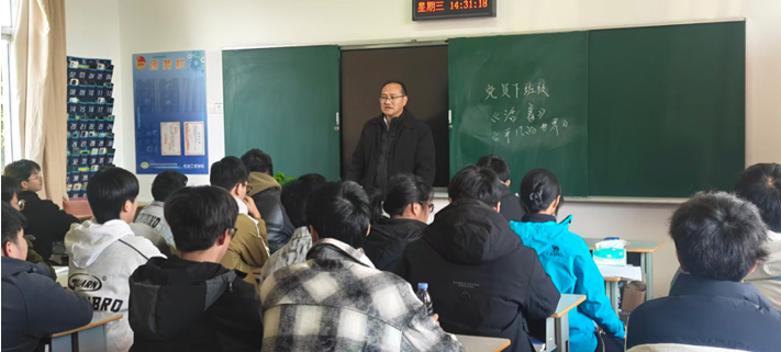 党员下沉班级 初心护航成长         ——记251211班党员教师徐小国