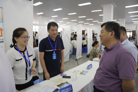 学校组织学生参加2025年无锡市职业院校毕业生专场招聘会 